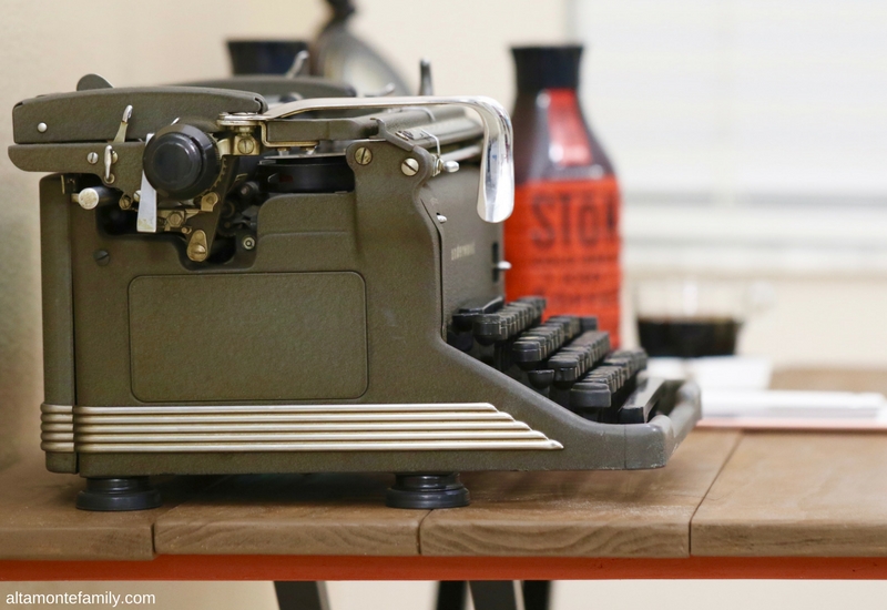 Vintage Underwood Typewriter - Cool Antique Finds