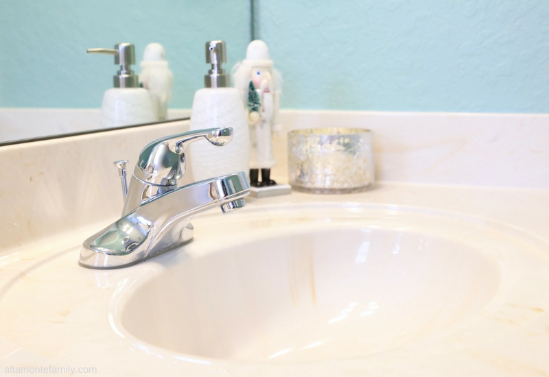 Bathroom Cleaning and Holiday Decorating Ideas