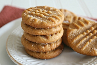 Easy Peanut Butter Cookies by Scrappy Geek for #CookieSwappinGood 2016